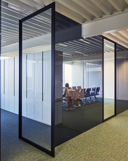 Office with Portapivot 6530 XL pivoting doors