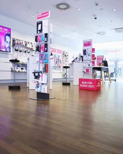 wineo design flooring at 300 Telekom shops