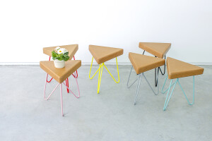 Três - stool / table