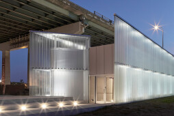 Bendheim Channel Glass Rainscreen Creates the Facade of the Fort York Visor Center