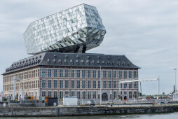 Architect Zaha Hadid’s breathtaking Port House with CUPA PIZARRAS slate. 