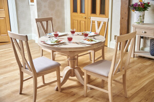 106cm Cobham Oak Round Extending Single Pedestal Dining Table with 4 Big Cross Dining Chairs