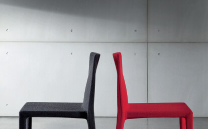 Pura upholstered in Kvadrat fabric