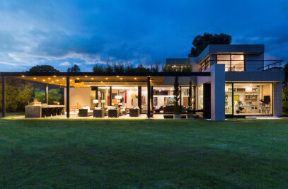 Colombian Gallery House