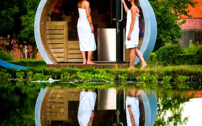 6-person outdoor traditional sauna