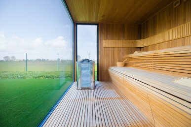 8-person outdoor luxury sauna