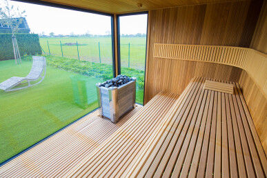 8-person outdoor luxury sauna