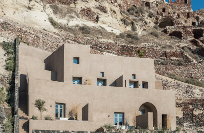 SMALL HOTEL IN OIA CASTLE