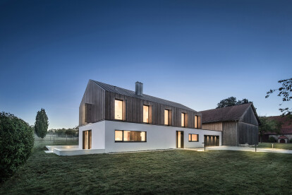 modern house blends into the context of a historical country estate