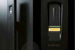 ekey finger scanner "arte" in black