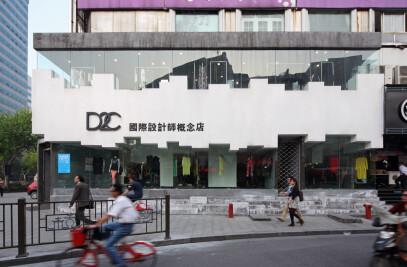 D2C flagship store