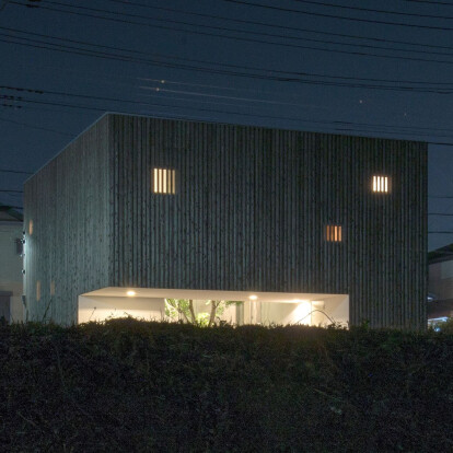 House that opens up to its inside