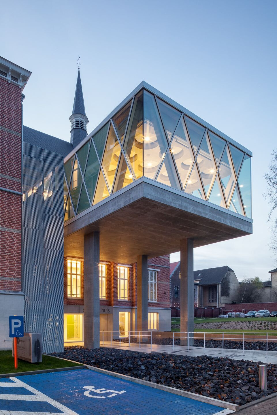 https://archello.com/story/63029/attachments/photos-videos/9 photo_credit © Tim Van de Velde