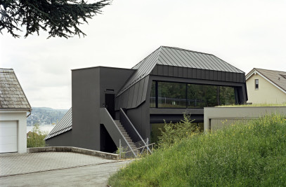 House with Lake view