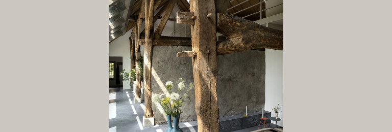 by making a lowered TV room at the spot of the old compost stable, the low-hanging striking fork truss can be retained