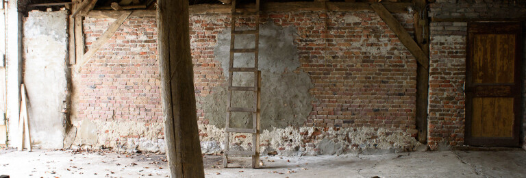 former stable, the seperation wall with cement spot and the wooden construction are retained, the third building history