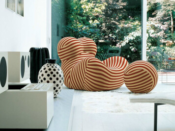 Up armchair and pouf