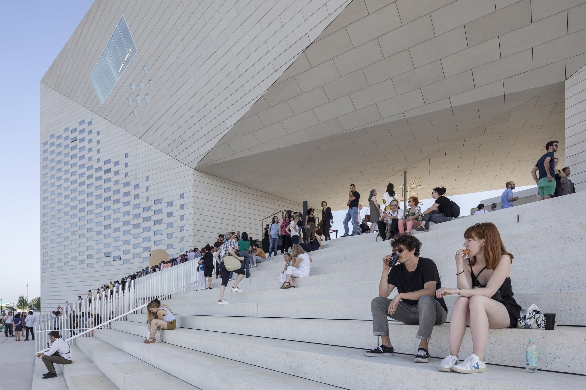 https://archello.com/story/40006/attachments/photos-videos/4 photo_credit Laurian Ghinitoiu