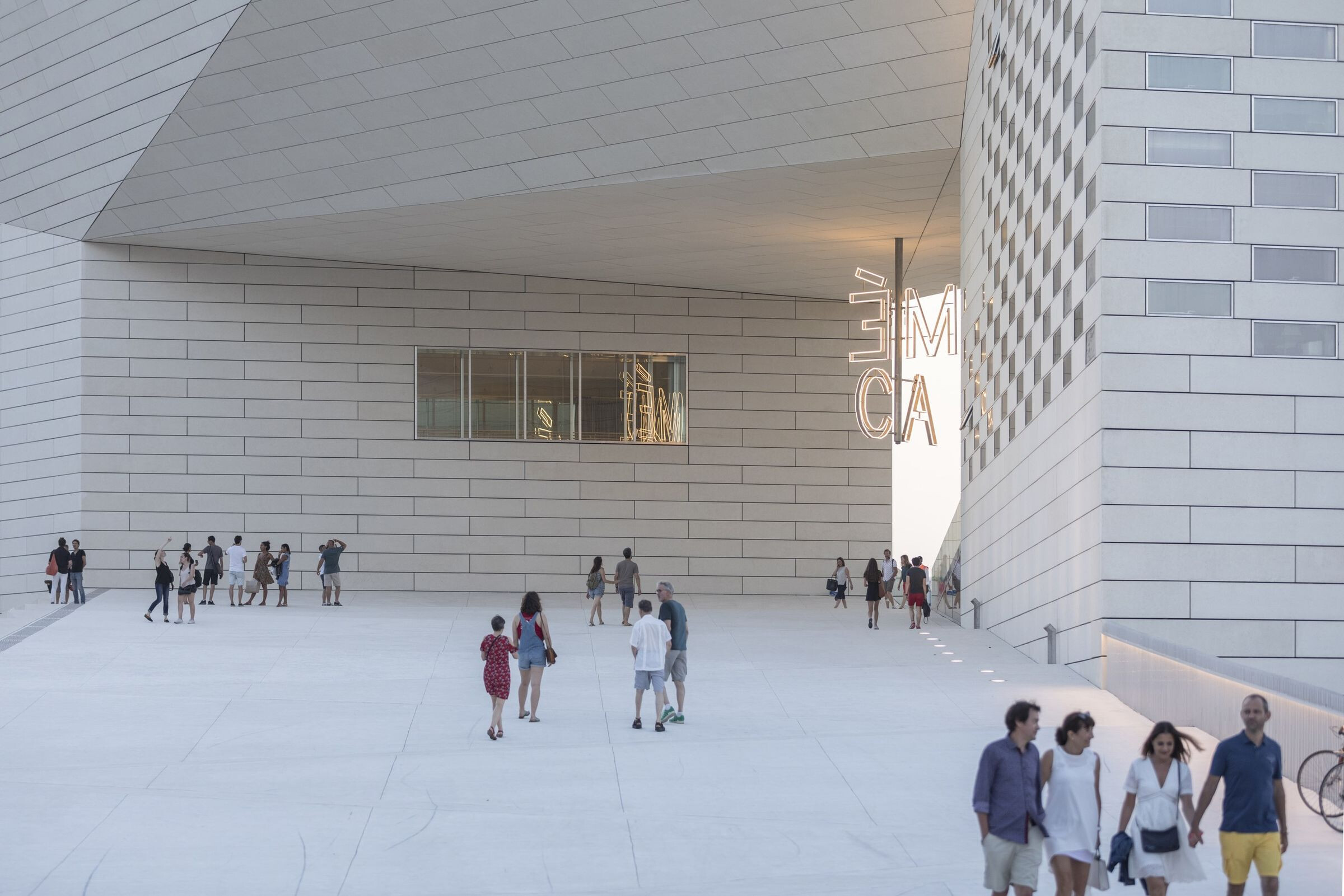 https://archello.com/story/40006/attachments/photos-videos/5 photo_credit Laurian Ghinitoiu
