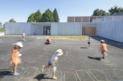 Recreational center and school at Elven