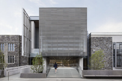 Julis Romo Rabinowitz Building / Louis A. Simpson