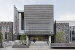 Julis Romo Rabinowitz Building / Louis A. Simpson