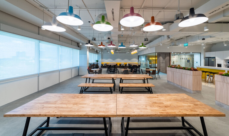 Maximising office space design with large tables for quick huddles - Azqore by Space Matrix