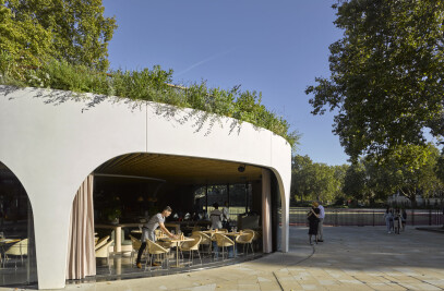 Restaurant and Roof Garden in Duke of York Square