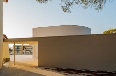 Primary School and Kindergarten in Caselas