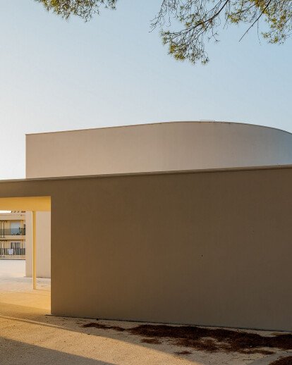 Primary School and Kindergarten in Caselas