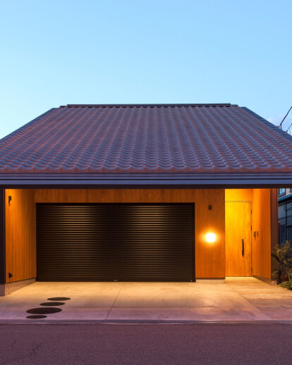 House - YS / gabled roof complex