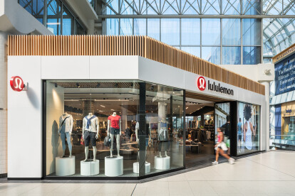 Lululemon Eaton Centre | Michael Muraz Photography | Archello