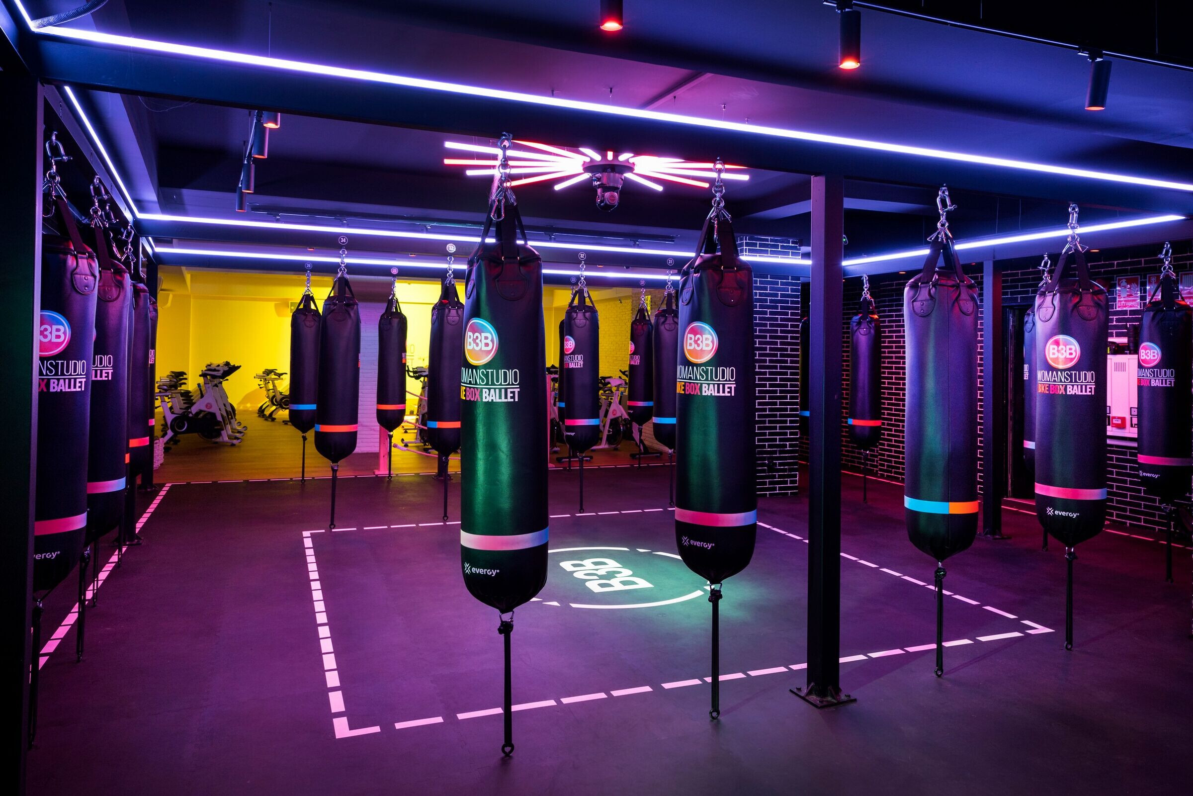 https://archello.com/story/80413/attachments/photos-videos/13 photo_credit B3B Woman Studio