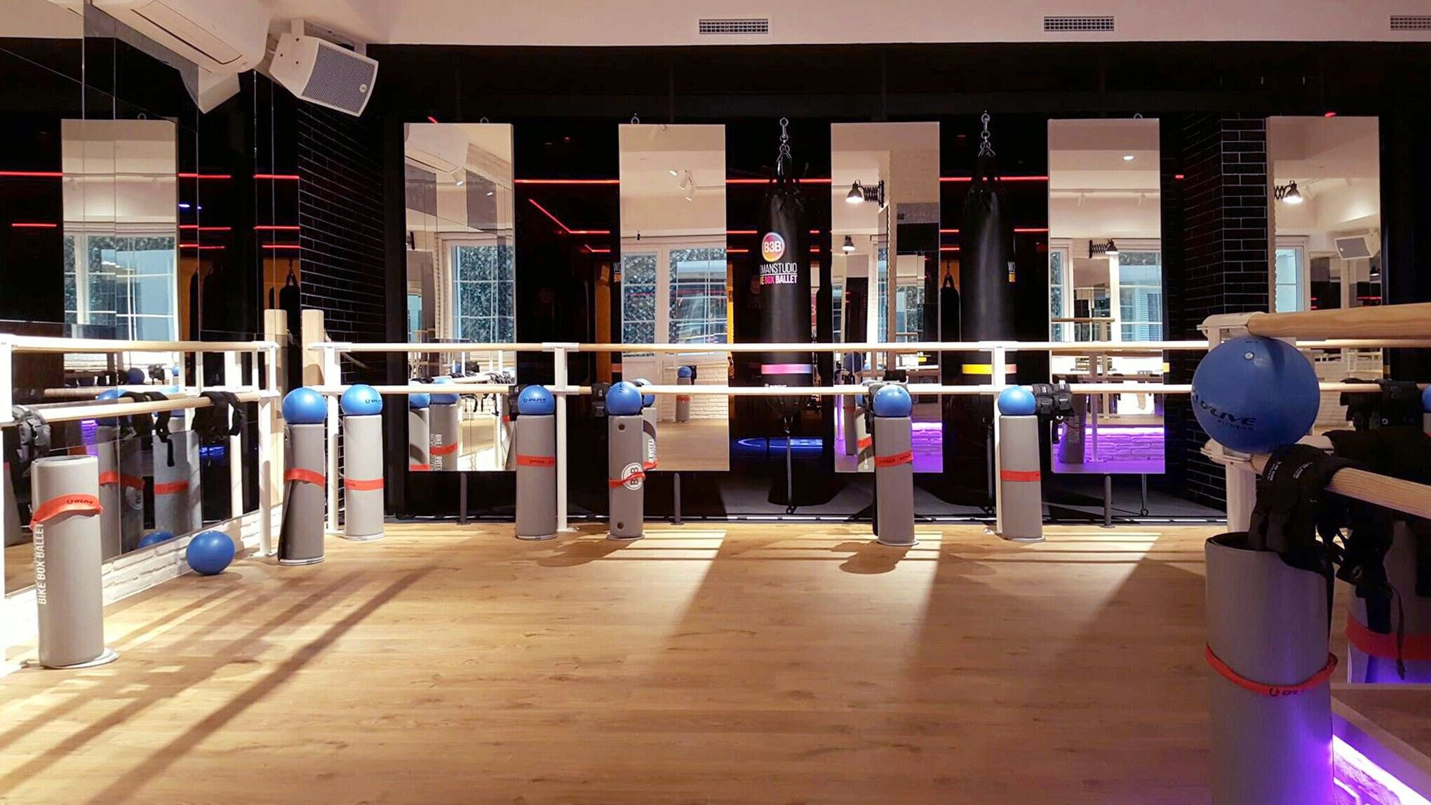 https://archello.com/story/80413/attachments/photos-videos/12 photo_credit B3B Woman Studio