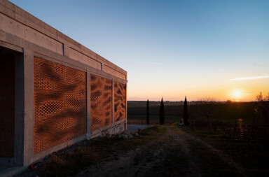 New augmented bricklaying technology integrates craftsmanship into the digital fabrication process New augmented bricklaying technology integrates craftsmanship into the digital fabrication process
