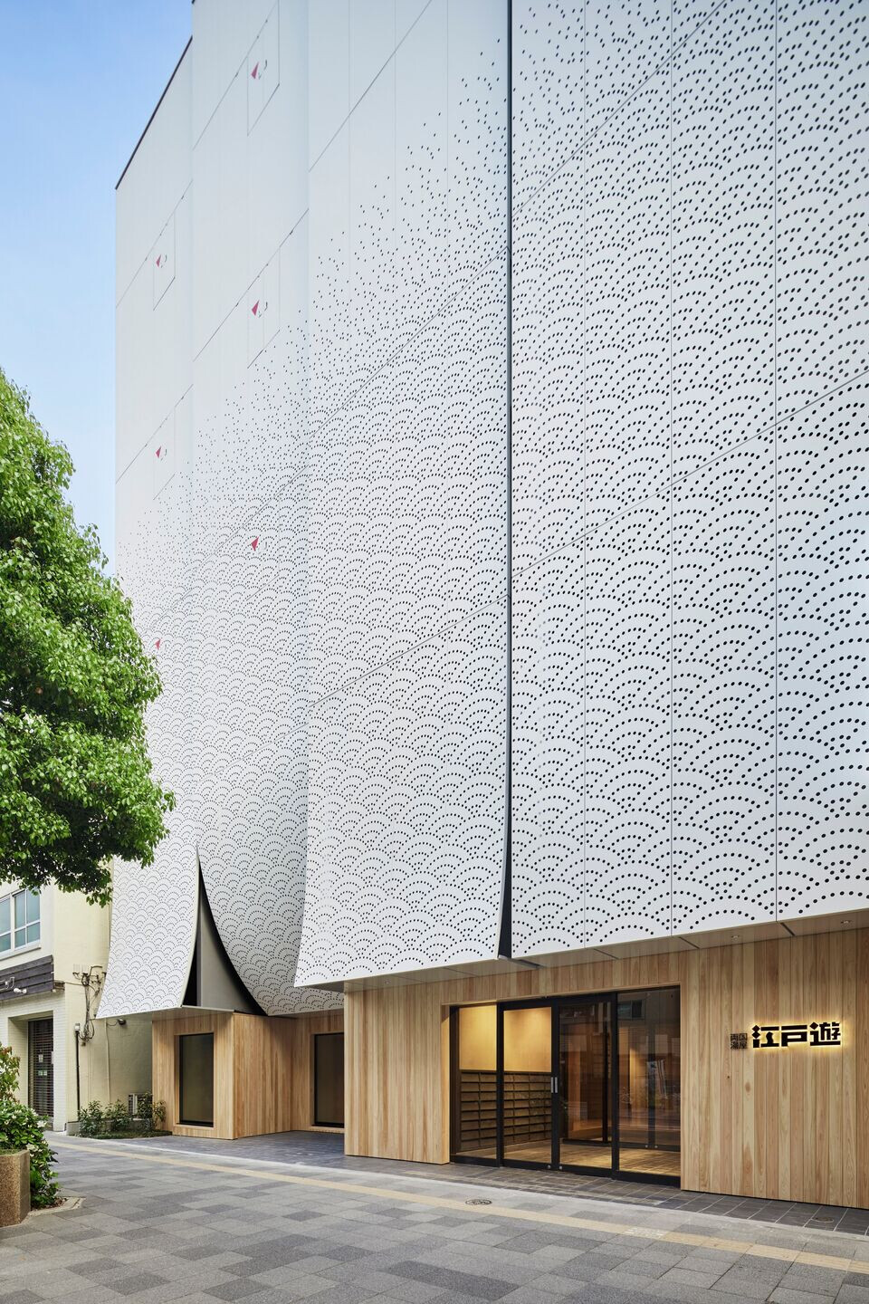 https://archello.com/story/81883/attachments/photos-videos/3 photo_credit Koji Fujii / Nacasa and Partners
