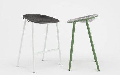 LJ 4 PET Felt Counter Stool by De Vorm