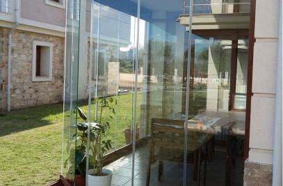 Frameless glazing system