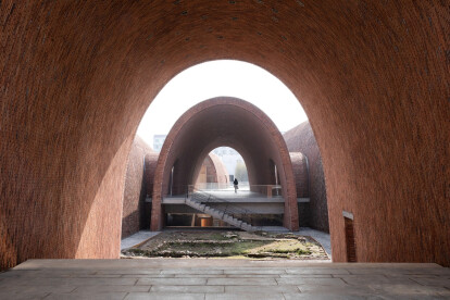 Jingdezhen Imperial Kiln Museum incorporates ancient kiln tectonics and materials