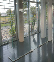 Partitioning glazing for offices