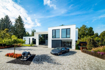 Bauhaus Villa with car lift