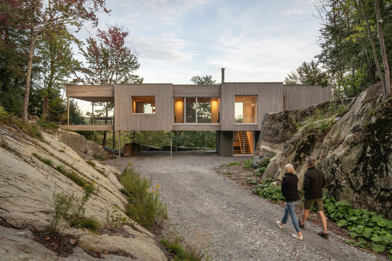 Natalie Dionne Architecture blends wooden house into its rugged natural surroundings