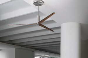 ARC03 - Ceiling fan (Ø 2100 mm) in AISI 316L stainless steel, with wood and carbon fiber blades, natural wood essence or lacquered. Integrated LED lighting, loudspeakers for Bluetooth connection and ionization/ozonation system technology