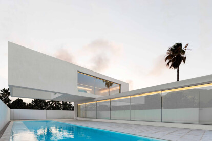 House of Sand is designed for the coastal landscape of Valencia