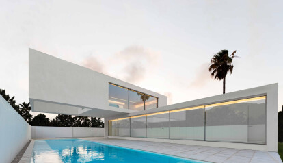 House of Sand is designed for the coastal landscape of Valencia