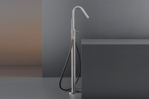 GRA14 - Free-standing progressive mixer for bathtub H. 985 mm with swivelling spout and cylindrical hand shower Ø 18 mm