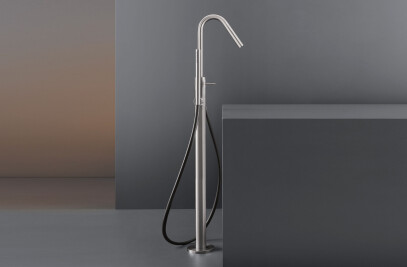 GRA14 - Free-standing progressive mixer for bathtub H. 985 mm with swivelling spout and cylindrical hand shower Ø 18 mm