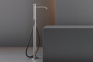 INV61 - Free-standing mixer for bathtub H. 855 mm with cylindrical hand shower Ø 18 mm