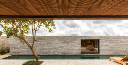 Q04L63 House inspires with use of natural materials
