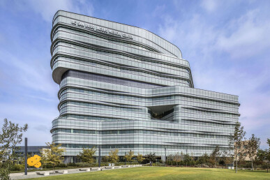 UCSD Jacobs Medical Center | Solarban® 70 Glass, Coated on Starphire Ultra-Clear® Glass, Solarban® 72 Glass